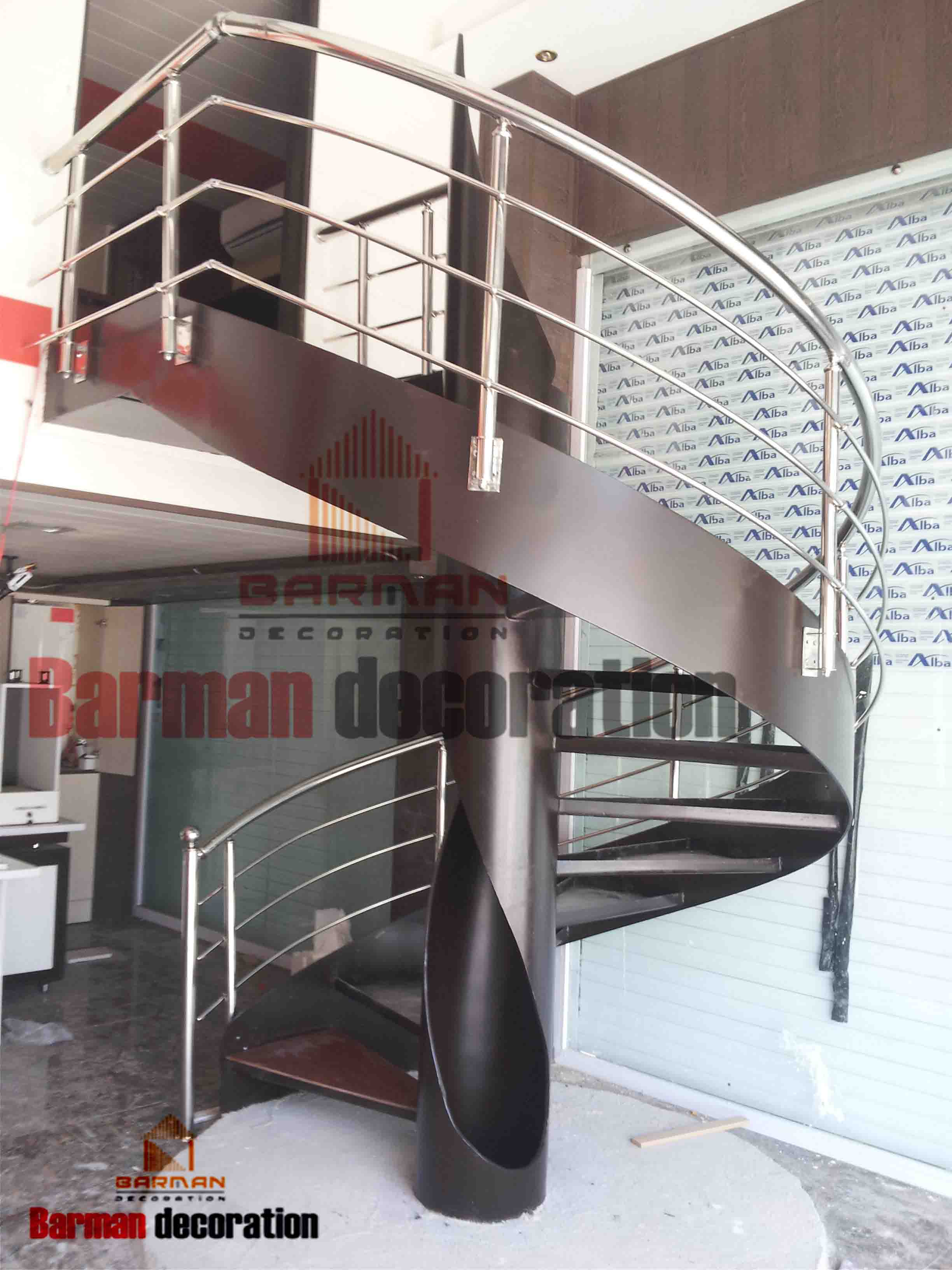 پله گرد و نرده فرفورژه