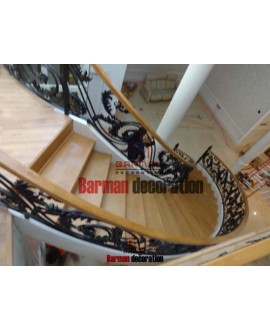 نرده فرفورژه با هندریل چوب روسی  