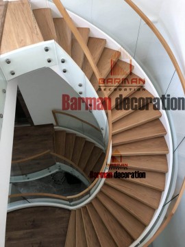 پله گرد - پله پیچ -با نرده شیشه و هندریل چوب 
