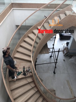 نرده شیشه پله گرد با هندریل چوب راش