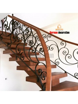 پله پیچ تک محور میانی